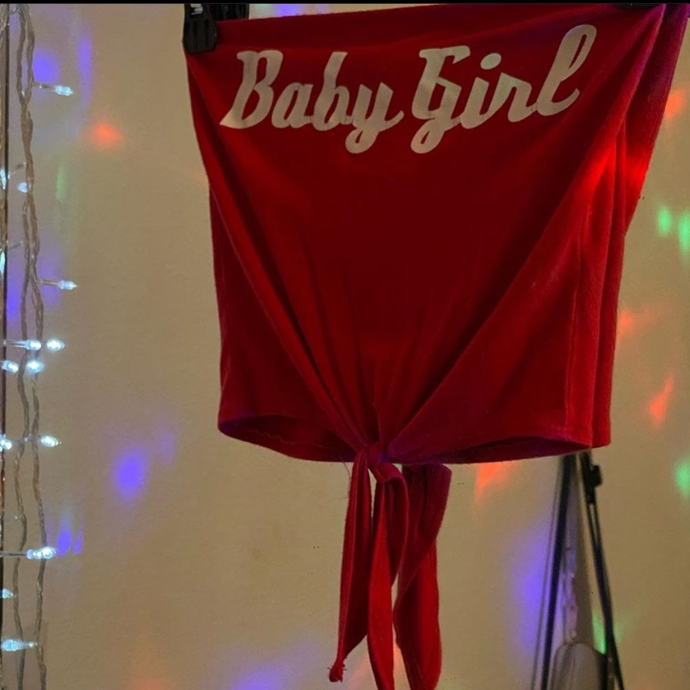 “ baby girl “ crop top !